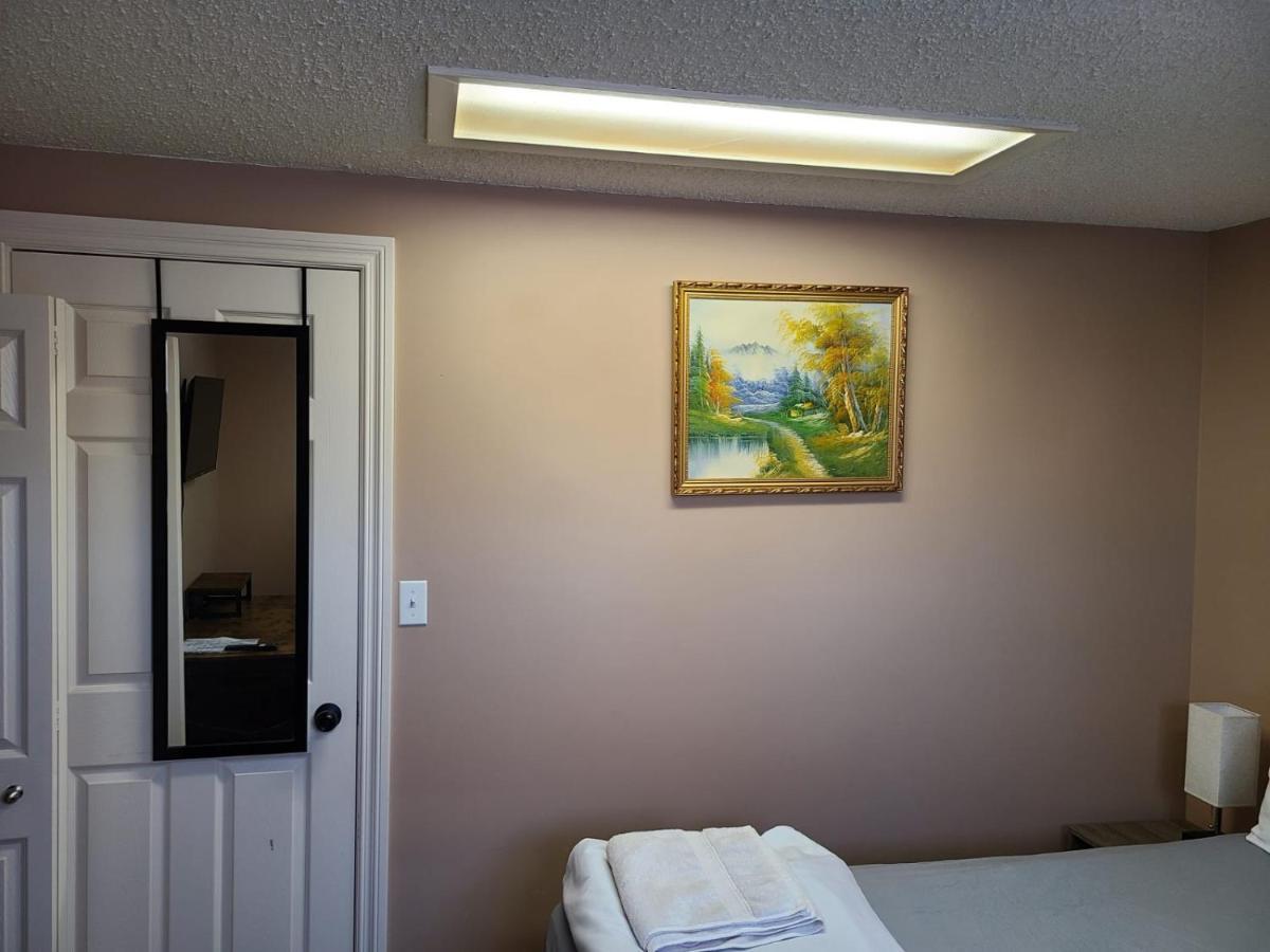 Cozy Home With Comfortable Beds And Fully Equipped Kitchen 15 Mins Drive From Airport, Downtown, Sait And U Of C And 80 Min Drive To Banff YYC Exterior photo