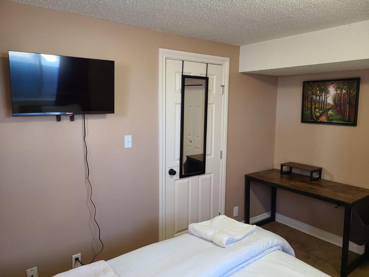 Cozy Home With Comfortable Beds And Fully Equipped Kitchen 15 Mins Drive From Airport, Downtown, Sait And U Of C And 80 Min Drive To Banff YYC Exterior photo