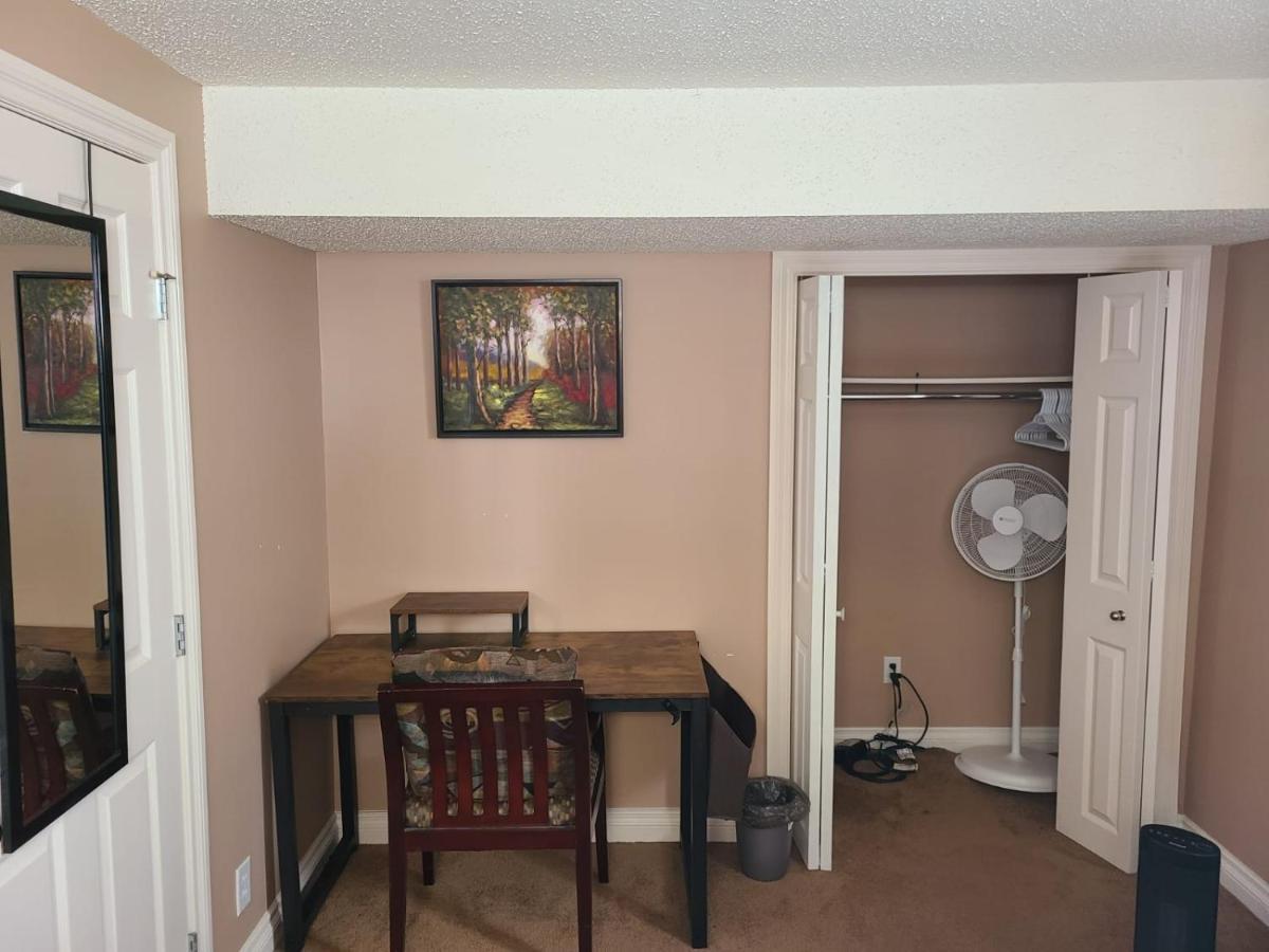 Cozy Home With Comfortable Beds And Fully Equipped Kitchen 15 Mins Drive From Airport, Downtown, Sait And U Of C And 80 Min Drive To Banff YYC Exterior photo